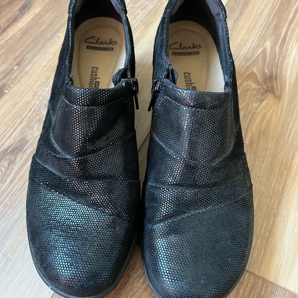 Clarks Women's Loafers Shoes Black Side Zipper Glittery Fabric Soft Cushion - Picture 2 of 8